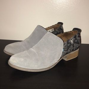 Toms Gray/black booties, size 9.5, lightly used